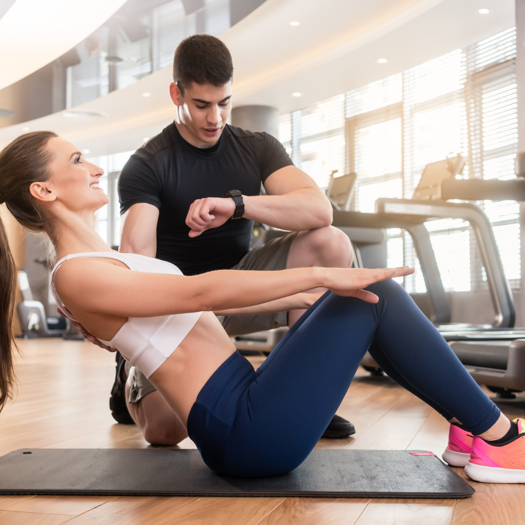 腹筋をしている女性