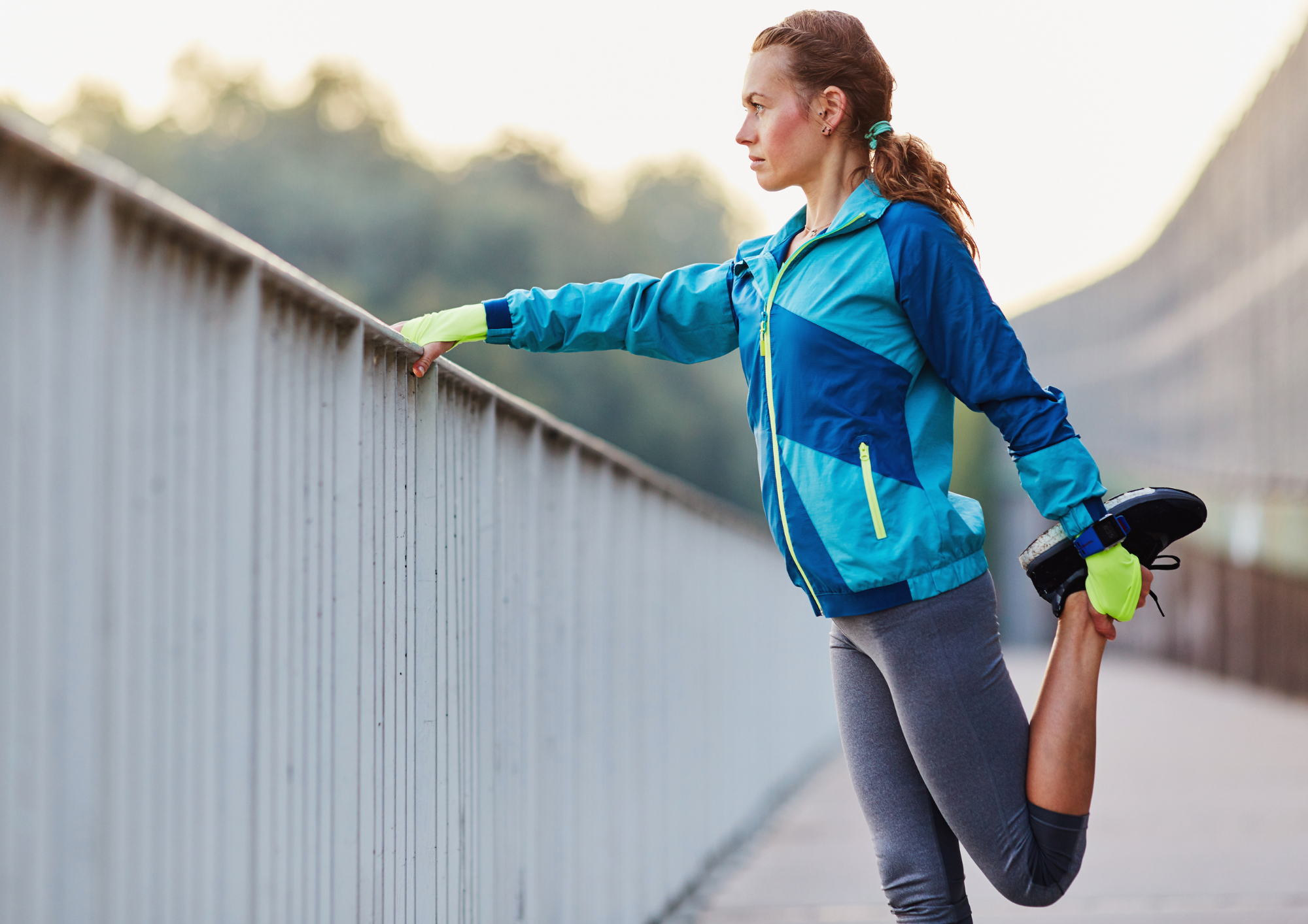 準備運動をする女性